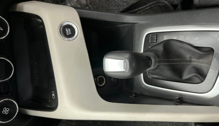 2022 Nissan MAGNITE XV TURBO CVT, Petrol, Automatic, 20,805 km, Gear Lever