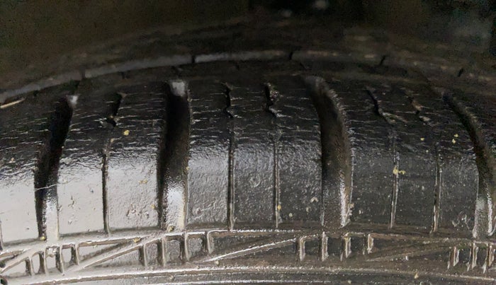 2014 Hyundai Eon MAGNA +, Petrol, Manual, Right Front Tyre Tread