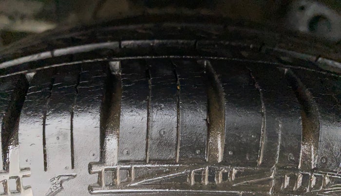 2014 Hyundai Eon MAGNA +, Petrol, Manual, Right Rear Tyre Tread