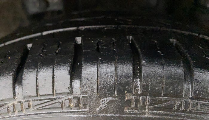 2014 Hyundai Eon MAGNA +, Petrol, Manual, Left Rear Tyre Tread