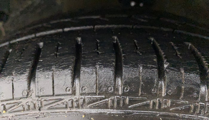 2014 Hyundai Eon MAGNA +, Petrol, Manual, Left Front Tyre Tread