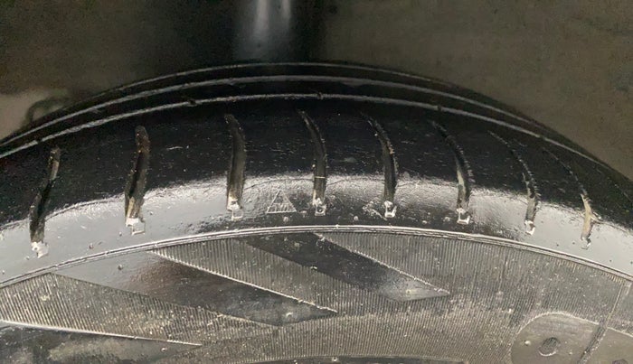 2015 Hyundai Grand i10 SPORTZ 1.2 KAPPA VTVT, Petrol, Manual, 71,296 km, Right Rear Tyre Tread