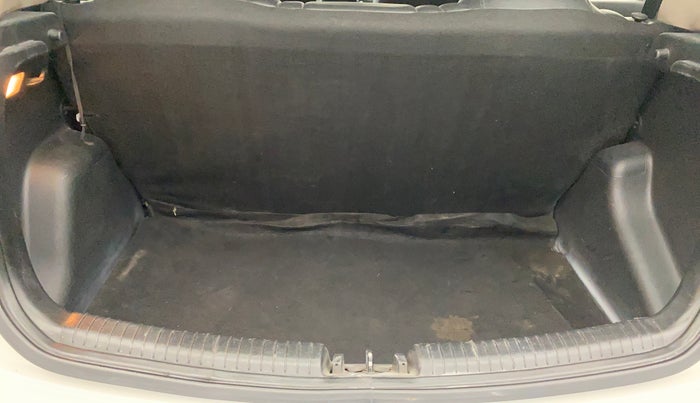 2015 Hyundai Grand i10 SPORTZ 1.2 KAPPA VTVT, Petrol, Manual, 71,296 km, Boot Inside