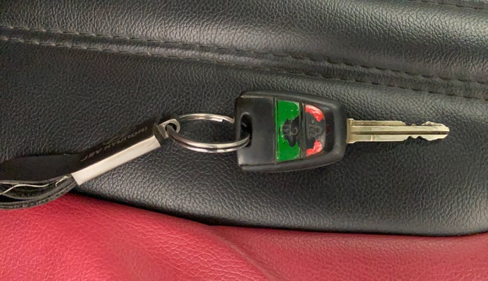 2015 Hyundai Grand i10 SPORTZ 1.2 KAPPA VTVT, Petrol, Manual, 71,296 km, Key Close Up