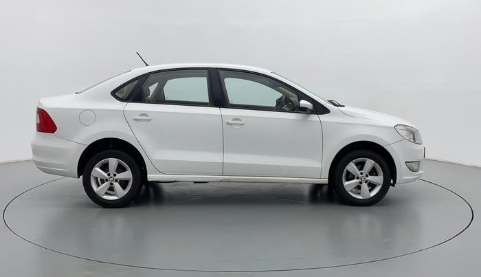 2016 Skoda Rapid 1.5 TDI MT AMBITION, Diesel, Manual, 45,660 km, Right Side