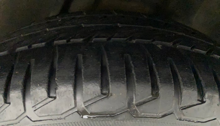 2011 Honda City 1.5L I-VTEC V AT, Petrol, Automatic, 1,10,045 km, Left Rear Tyre Tread
