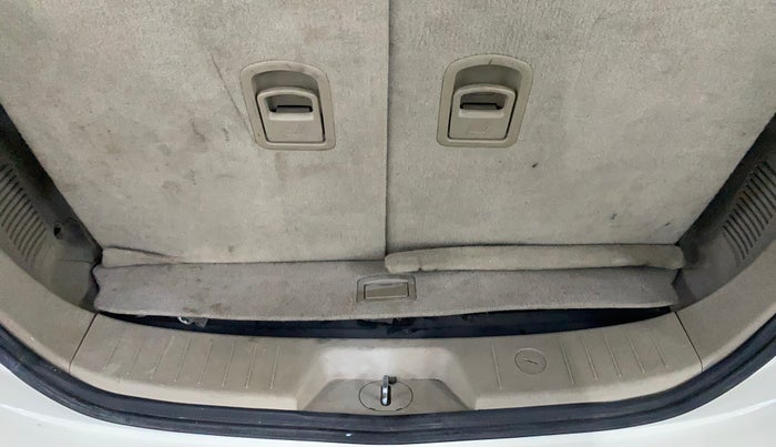 2017 Mahindra XUV500 W4, Diesel, Manual, 74,520 km, Boot Inside