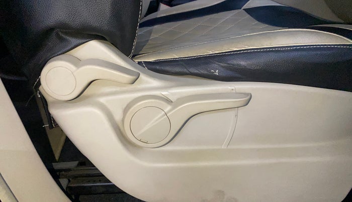 2017 Mahindra XUV500 W4, Diesel, Manual, 74,520 km, Driver Side Adjustment Panel