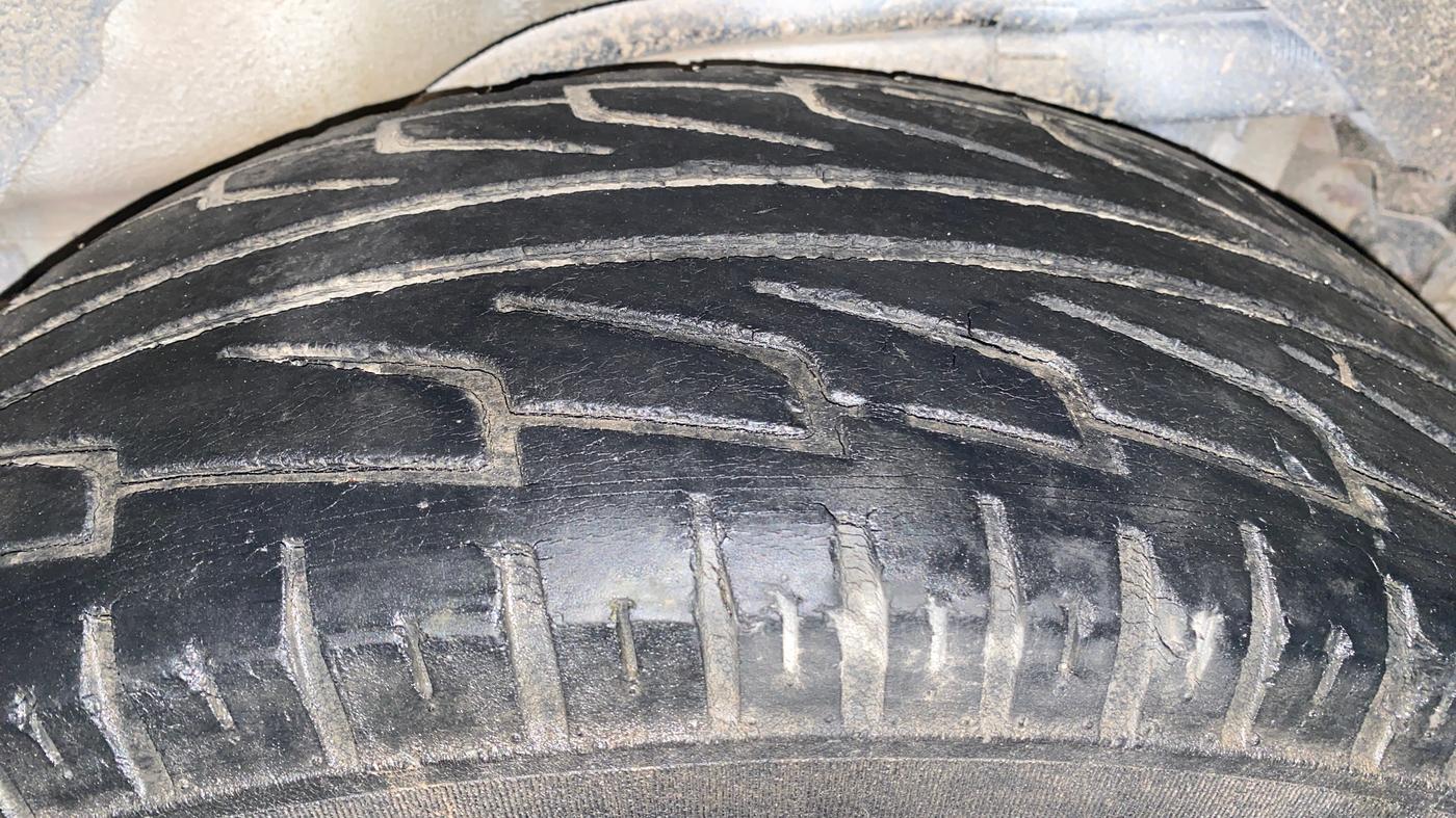 2017 Mahindra XUV500 W4, Diesel, Manual, 74,259 km, Left Rear Tyre Tread
