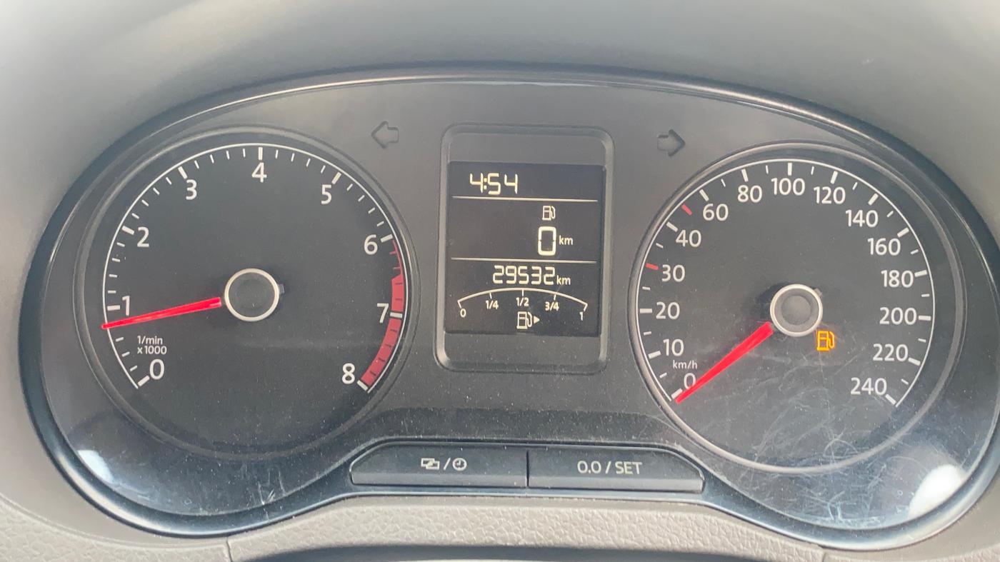 2016 Volkswagen Vento HIGHLINE 1.6 MPI, Petrol, Manual, 29,541 km, Odometer Image