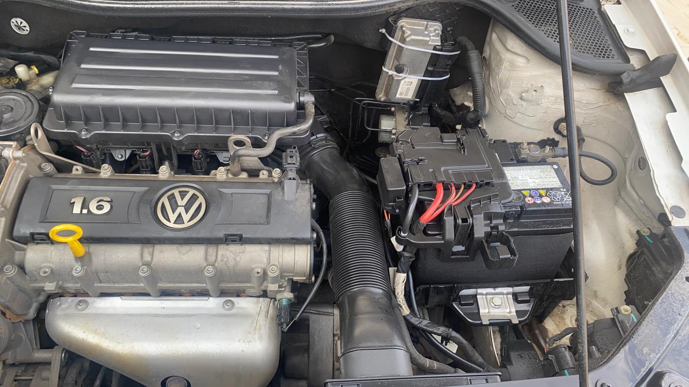 2016 Volkswagen Vento HIGHLINE 1.6 MPI, Petrol, Manual, 29,541 km, Engine View - Left