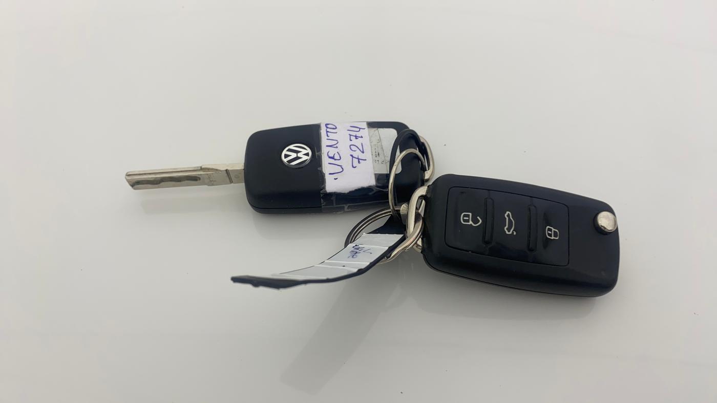 2016 Volkswagen Vento HIGHLINE 1.6 MPI, Petrol, Manual, 29,541 km, Key Close Up
