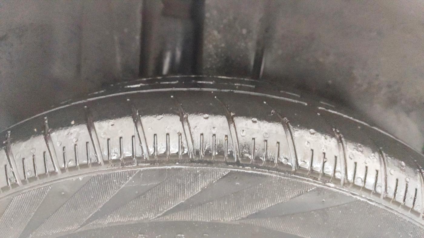 2016 Maruti Ertiga VXI, Petrol, Manual, 60,020 km, Right Rear Tyre Tread