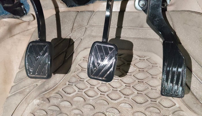 2016 Maruti Ertiga VXI, Petrol, Manual, 60,020 km, Pedals