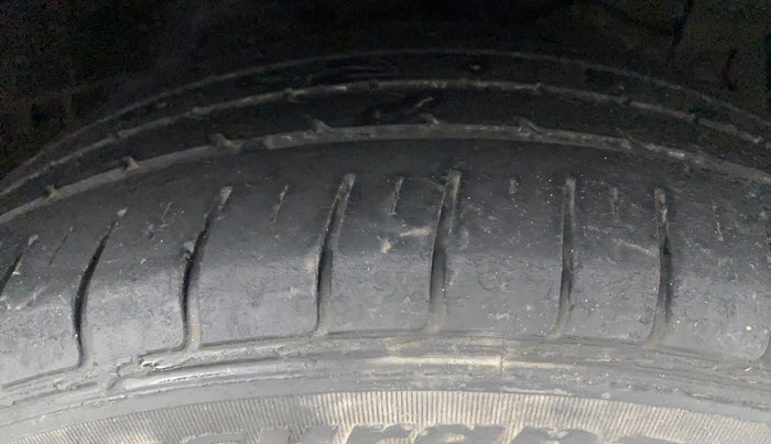 2020 Maruti Ciaz ALPHA 1.5 SHVS PETROL, Petrol, Manual, 39,486 km, Right Front Tyre Tread