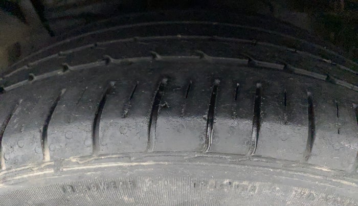 2020 Maruti Ciaz ALPHA 1.5 SHVS PETROL, Petrol, Manual, 39,486 km, Left Front Tyre Tread