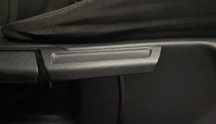 2019 Hyundai VENUE SX 1.0 TURBO, Petrol, Manual, 63,145 km, Driver Side Adjustment Panel