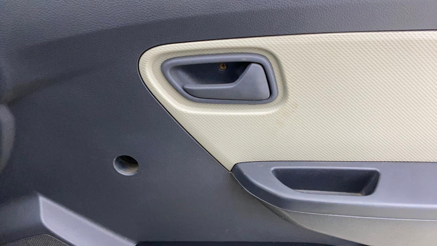 2017 Maruti Alto K10 LXI CNG (AIRBAG), CNG, Manual, 72,735 km, Driver Side Door Panels Control
