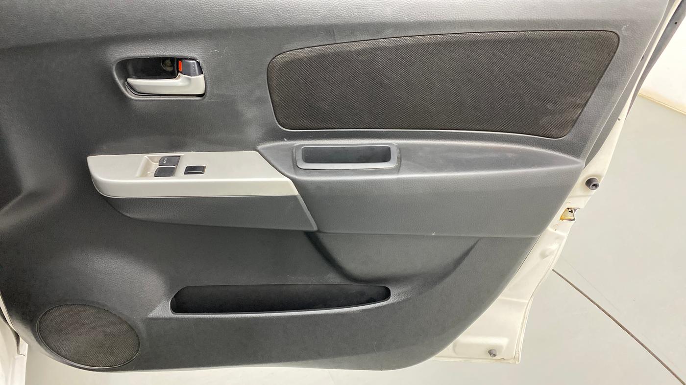 2012 Maruti Wagon R 1.0 LXI, Petrol, Manual, 72,470 km, Driver Side Door Panels Control
