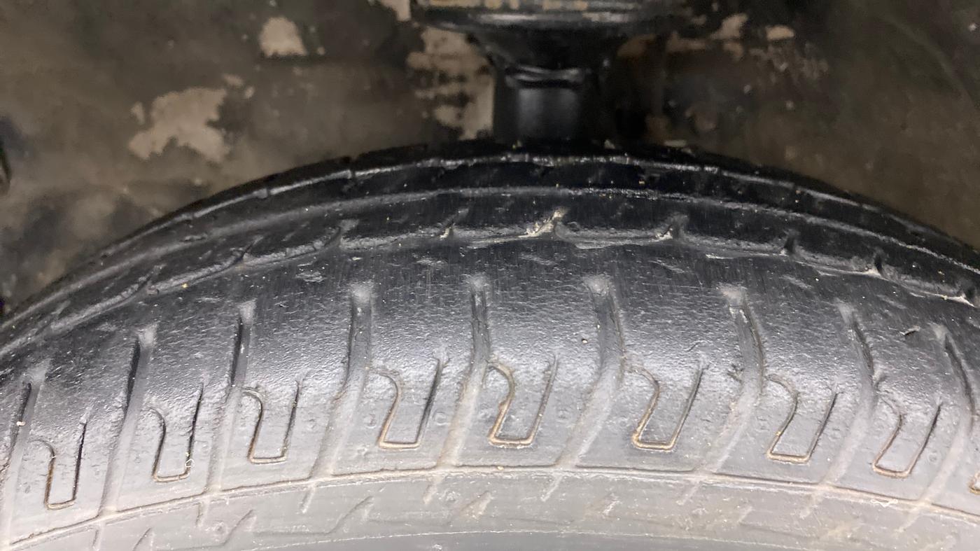 2012 Maruti Wagon R 1.0 LXI, Petrol, Manual, 72,470 km, Left Front Tyre Tread