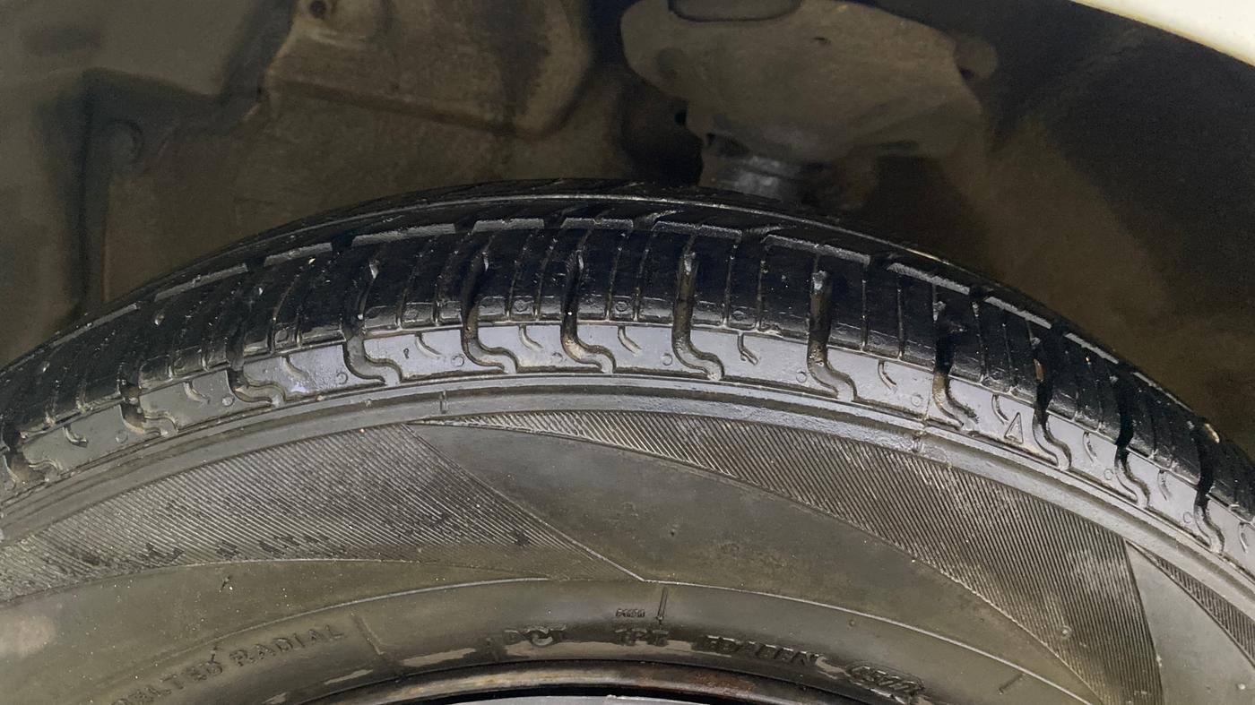 2016 Maruti Celerio VXI AMT, Petrol, Automatic, 15,686 km, Left Front Tyre Tread