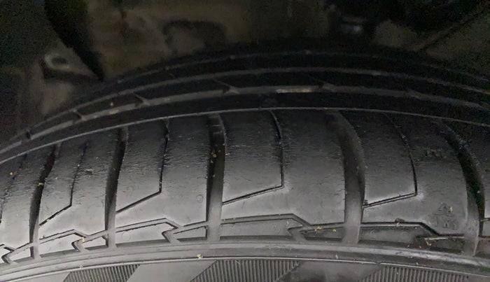 2021 KIA SELTOS X LINE 1.4 PETROL DCT, Petrol, Automatic, 28,803 km, Left Front Tyre Tread
