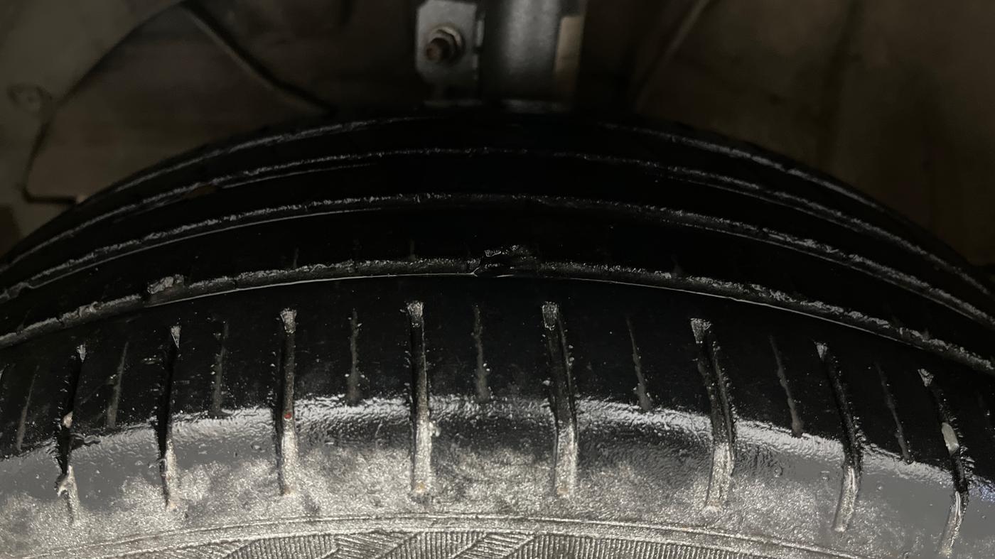 2022 Maruti Baleno  ZETA CNG 1.2L, CNG, Manual, 85,288 km, Left Front Tyre Tread
