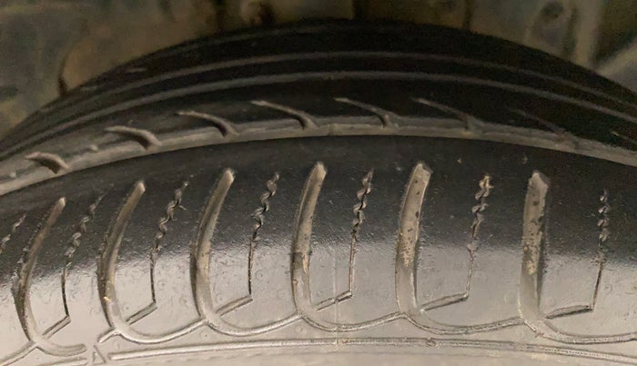 2016 Ford Ecosport TITANIUM 1.5L PETROL AT, Petrol, Automatic, 39,813 km, Right Front Tyre Tread
