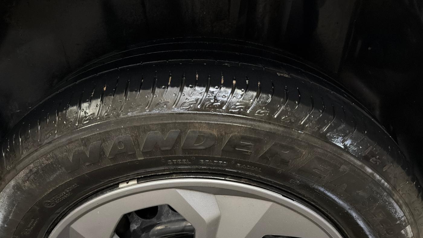 2025 Maruti BREZZA VXI S-CNG, CNG, Manual, 24,286 km, Left Rear Tyre Tread