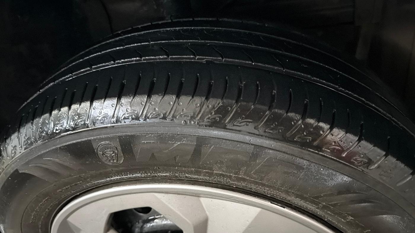 2025 Maruti BREZZA VXI S-CNG, CNG, Manual, 24,286 km, Left Front Tyre Tread