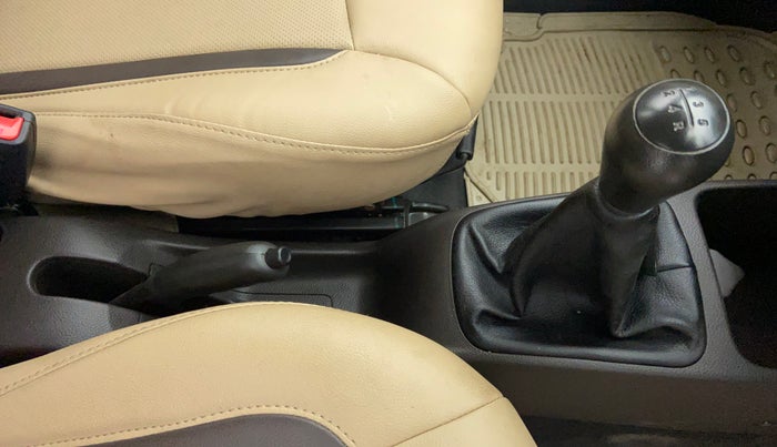 2017 Hyundai Eon MAGNA PLUS, Petrol, Manual, 1,140 km, Gear Lever