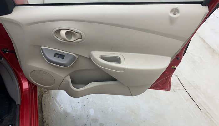 2014 Datsun Go T, Petrol, Manual, 25,363 km, Driver Side Door Panels Control