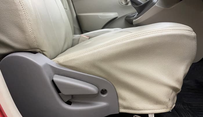 2014 Datsun Go T, Petrol, Manual, 25,363 km, Driver Side Adjustment Panel