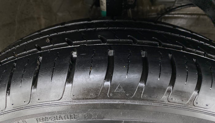 2020 Maruti Swift VXI D, Petrol, Manual, 11,554 km, Right Front Tyre Tread
