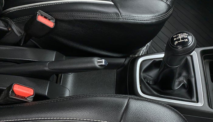 2020 Maruti Swift VXI D, Petrol, Manual, 11,554 km, Gear Lever