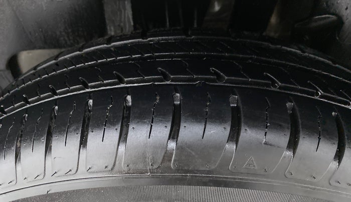 2020 Maruti Swift VXI D, Petrol, Manual, 11,554 km, Left Rear Tyre Tread