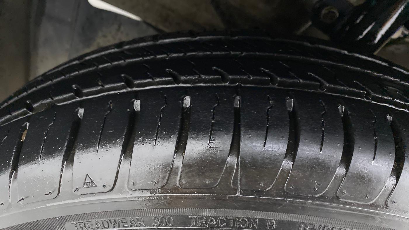 2020 Maruti Swift VXI D, Petrol, Manual, 11,554 km, Left Front Tyre Tread
