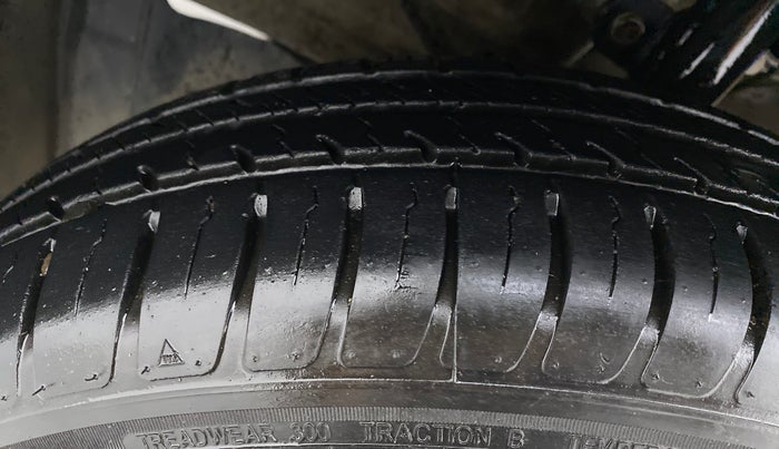 2020 Maruti Swift VXI D, Petrol, Manual, 11,554 km, Left Front Tyre Tread