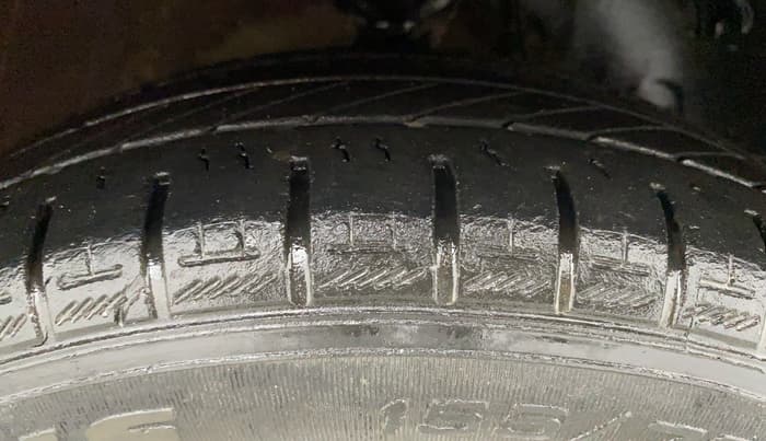 2017 Hyundai Eon ERA +, Petrol, Manual, 35,718 km, Left Front Tyre Tread