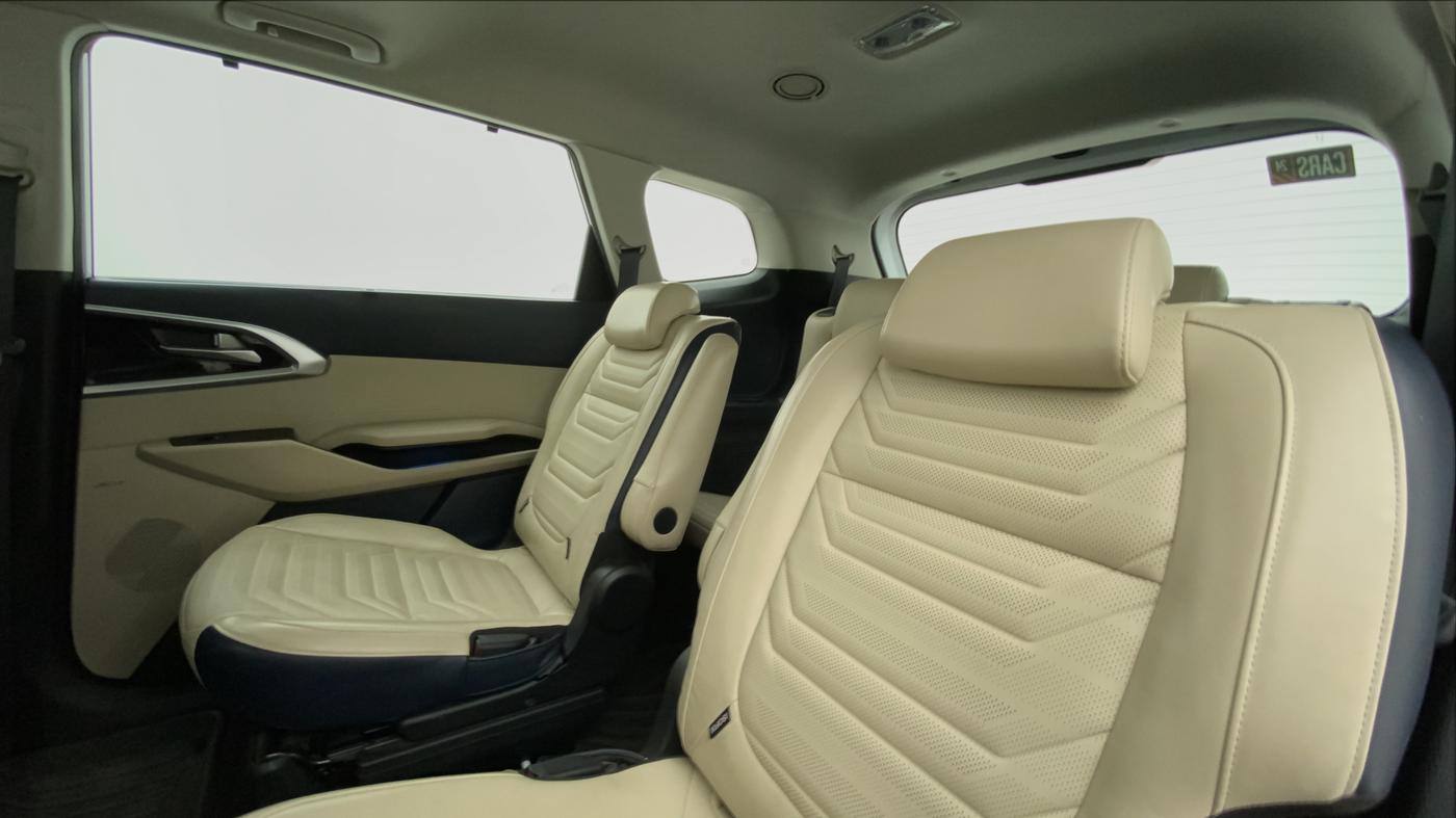 2022 KIA CARENS LUXURY PLUS 1.5 DIESEL 6 STR, Diesel, Manual, 25,987 km, Right Side Rear Door Cabin