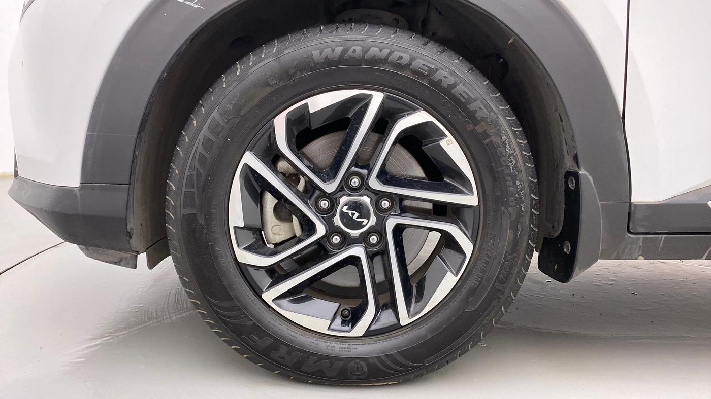 2022 KIA CARENS LUXURY PLUS 1.5 DIESEL 6 STR, Diesel, Manual, 25,987 km, Left Front Wheel
