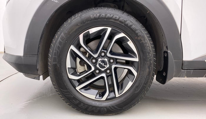 2022 KIA CARENS LUXURY PLUS 1.5 DIESEL 6 STR, Diesel, Manual, 25,987 km, Left Front Wheel