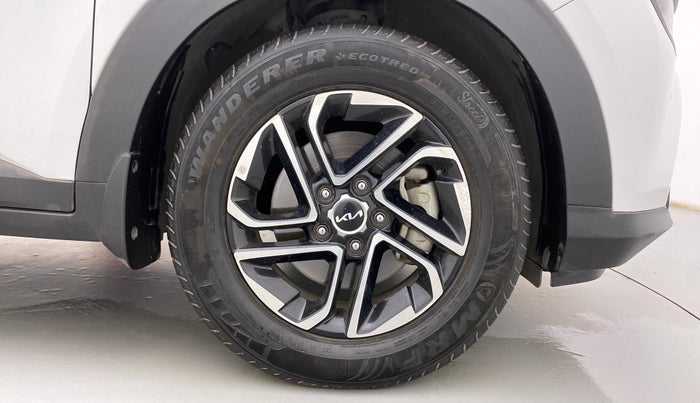 2022 KIA CARENS LUXURY PLUS 1.5 DIESEL 6 STR, Diesel, Manual, 25,987 km, Right Front Wheel