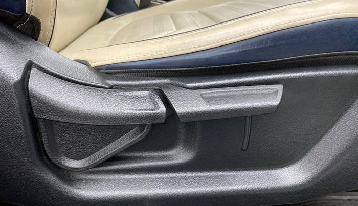 2022 KIA CARENS LUXURY PLUS 1.5 DIESEL 6 STR, Diesel, Manual, 25,987 km, Driver Side Adjustment Panel