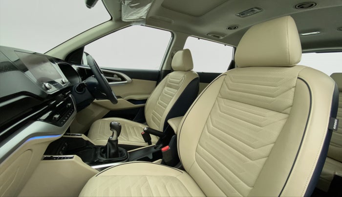 2022 KIA CARENS LUXURY PLUS 1.5 DIESEL 6 STR, Diesel, Manual, 25,987 km, Right Side Front Door Cabin