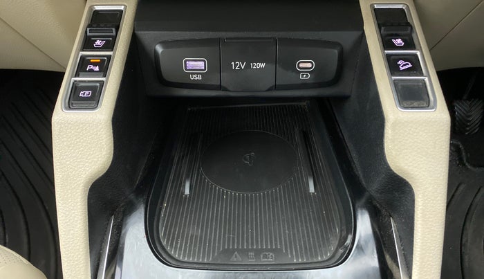 2022 KIA CARENS LUXURY PLUS 1.5 DIESEL 6 STR, Diesel, Manual, 25,987 km, Wireless Charger