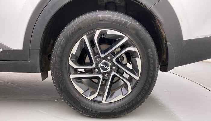 2022 KIA CARENS LUXURY PLUS 1.5 DIESEL 6 STR, Diesel, Manual, 25,987 km, Left Rear Wheel