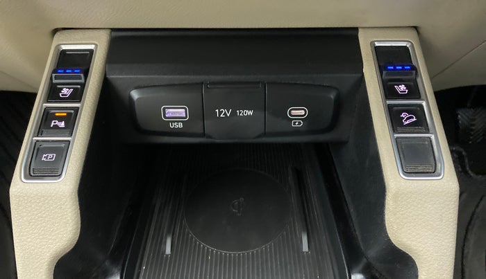 2022 KIA CARENS LUXURY PLUS 1.5 DIESEL 6 STR, Diesel, Manual, 25,987 km, Heated/ Ventilated Seats