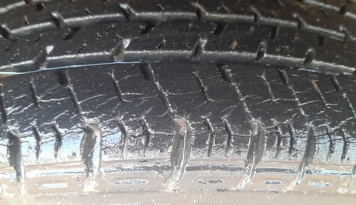 2014 Maruti Alto K10 VXI, Petrol, Manual, 32,107 km, Left Front Tyre Tread