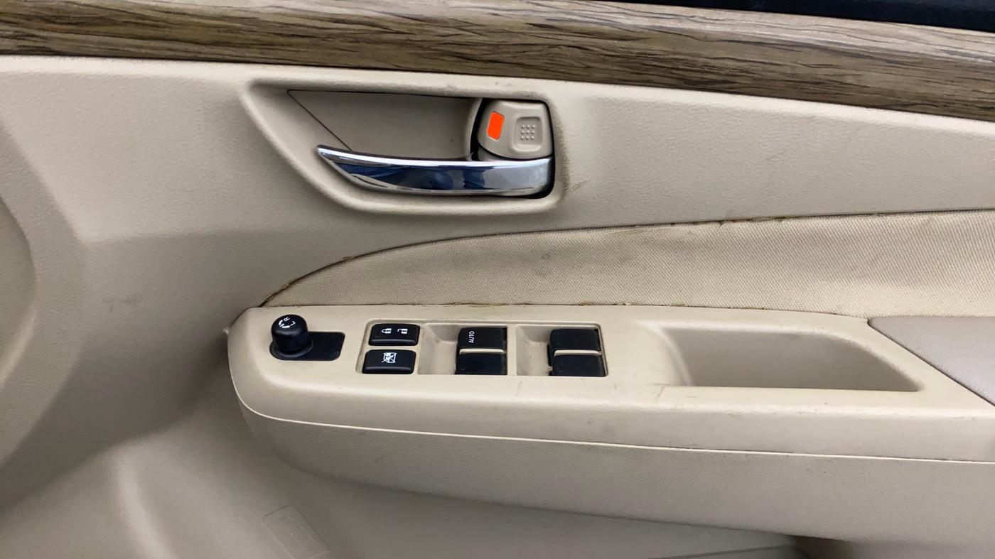 2018 Maruti Ciaz DELTA 1.5 SHVS MT PETROL, Petrol, Manual, 48,974 km, Driver Side Door Panels Control